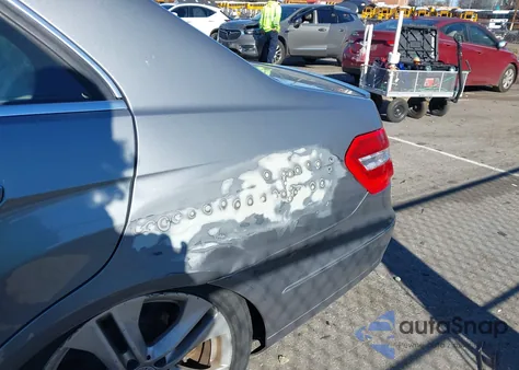 2011 Mercedes-Benz E 550 из США, поврежденный, VIN WDDHF7CB6BA401191